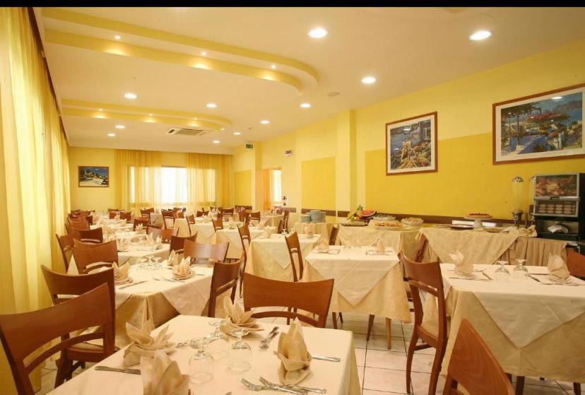 Hotel De La Ville Rimini Eksteriør billede